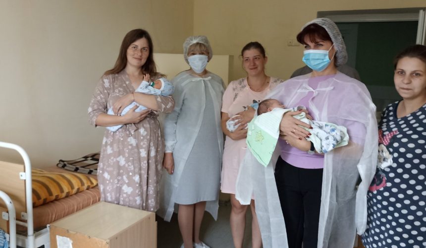 «Поздравим маму с малышом»