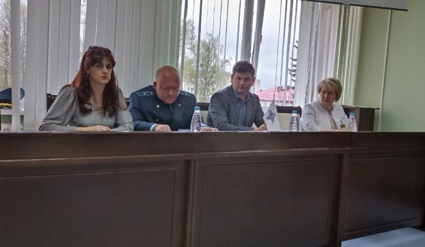 Приём граждан по вопросам, касающимся разъяснений норм законодательства