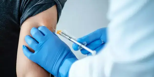 Вакцинация и антивакцинаторство: медицина против мифов бессильна?
