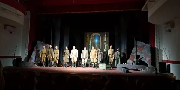 Поход в театр на пьесу «Рядовые»