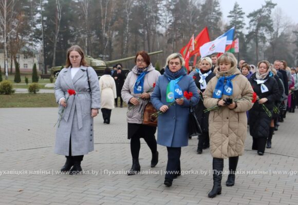 Митинг, посвящённый 107-летию Октябрьской революции