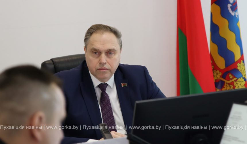 Заместитель премьер-министра Республики Беларусь Владимир Караник провел прием граждан в Пуховичском районе