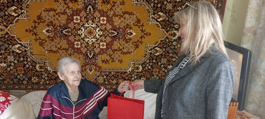 Поздравление ветеранов Великой Отечественной войны с Днём независимости Республики Беларусь