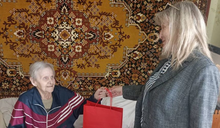 Поздравление ветеранов Великой Отечественной войны с Днём независимости Республики Беларусь
