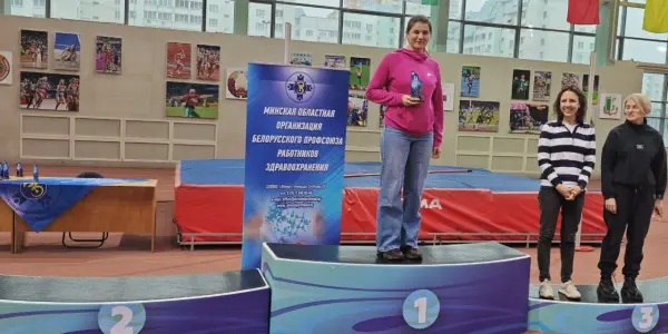Марьиногорская ЦРБ на пьедестале: Елена Леонович — чемпионка в беге на 400 метров