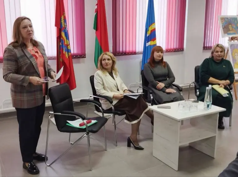 Участники обсуждения на встрече молодых специалистов социальной сферы в Марьиной Горке